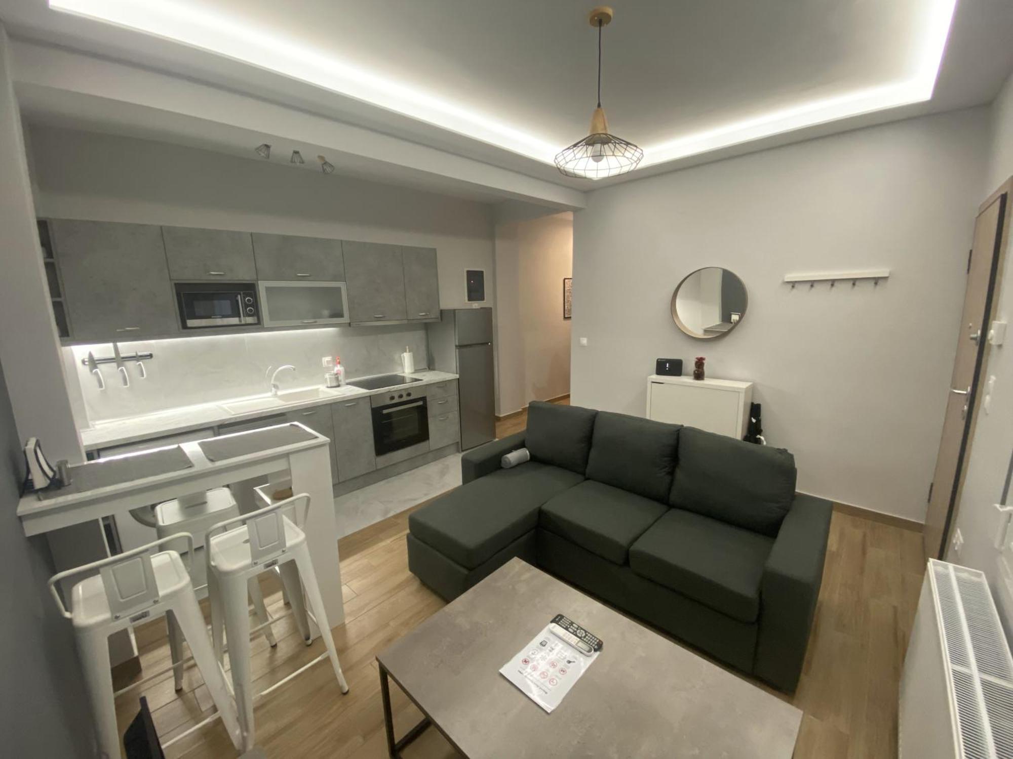 Renovated With Separate Access Appartement